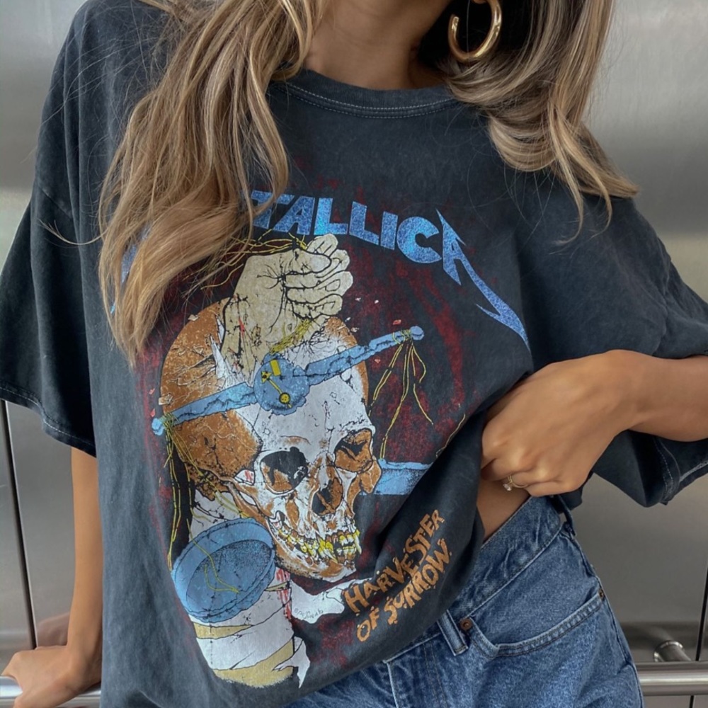 NEVER WORN - Urban Outfitters Metallica tshirt